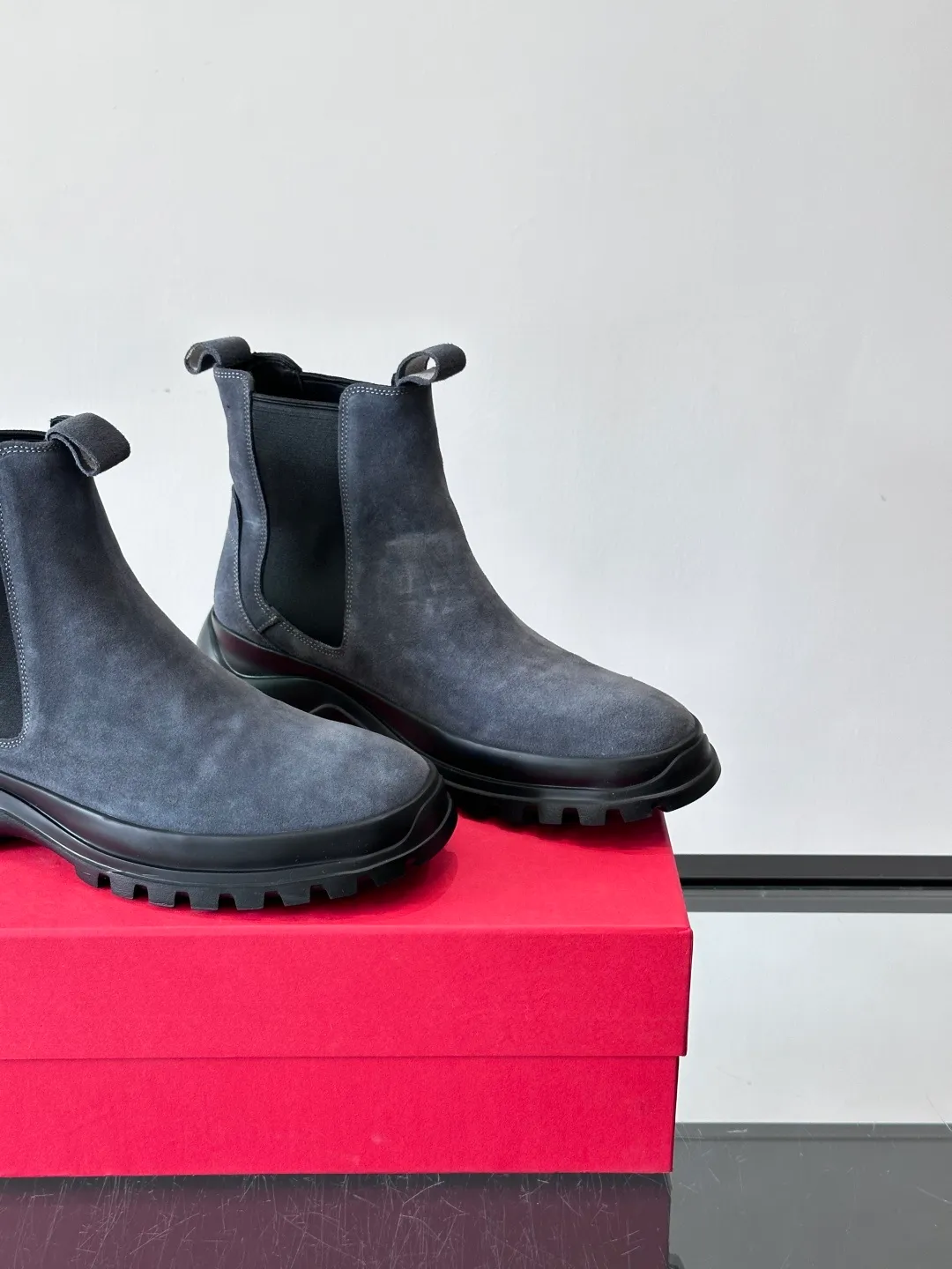 Men's men's shoes 💰960 FERRAGAMO Chelsea boots, super A Chelsea shoes equipped with thick outsole, minimalist design exudes modern charm. Imported leather surface, good texture, leather lining, easy to wear!  size: 39-44 (38.45.46 customized)